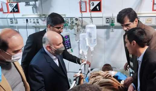 عیادت رئیس دانشگاه از مصدومین حادثه سقوط آسانسور در بخش اورژانس بیمارستان شهید بهشتی 